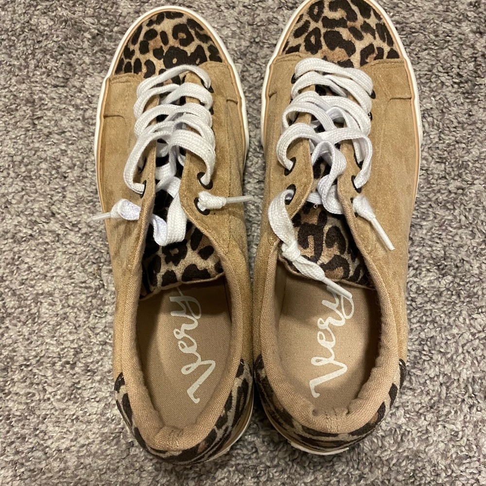 Very g animal print sneakers!